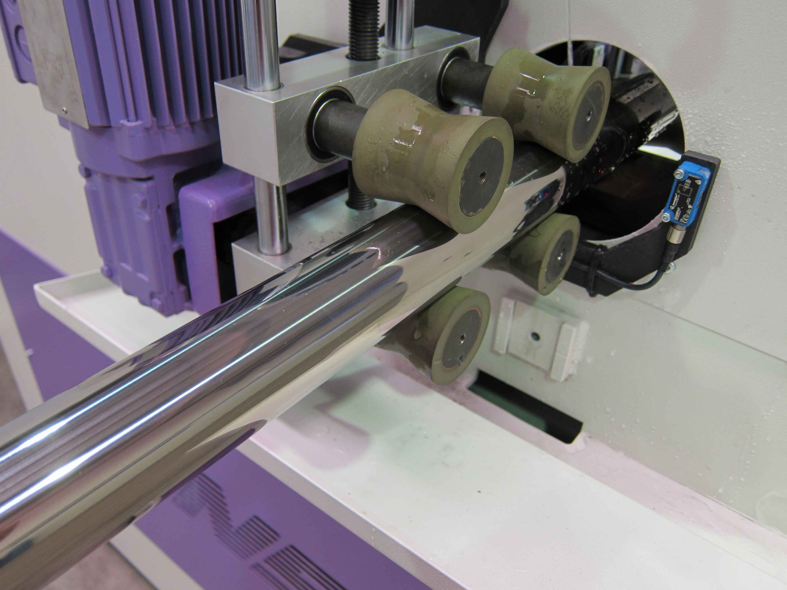 B1-Stainless-steel-polishing-in-MLW100-Round-Tube-Wet-Polishing-Machine_11zon-scaled
