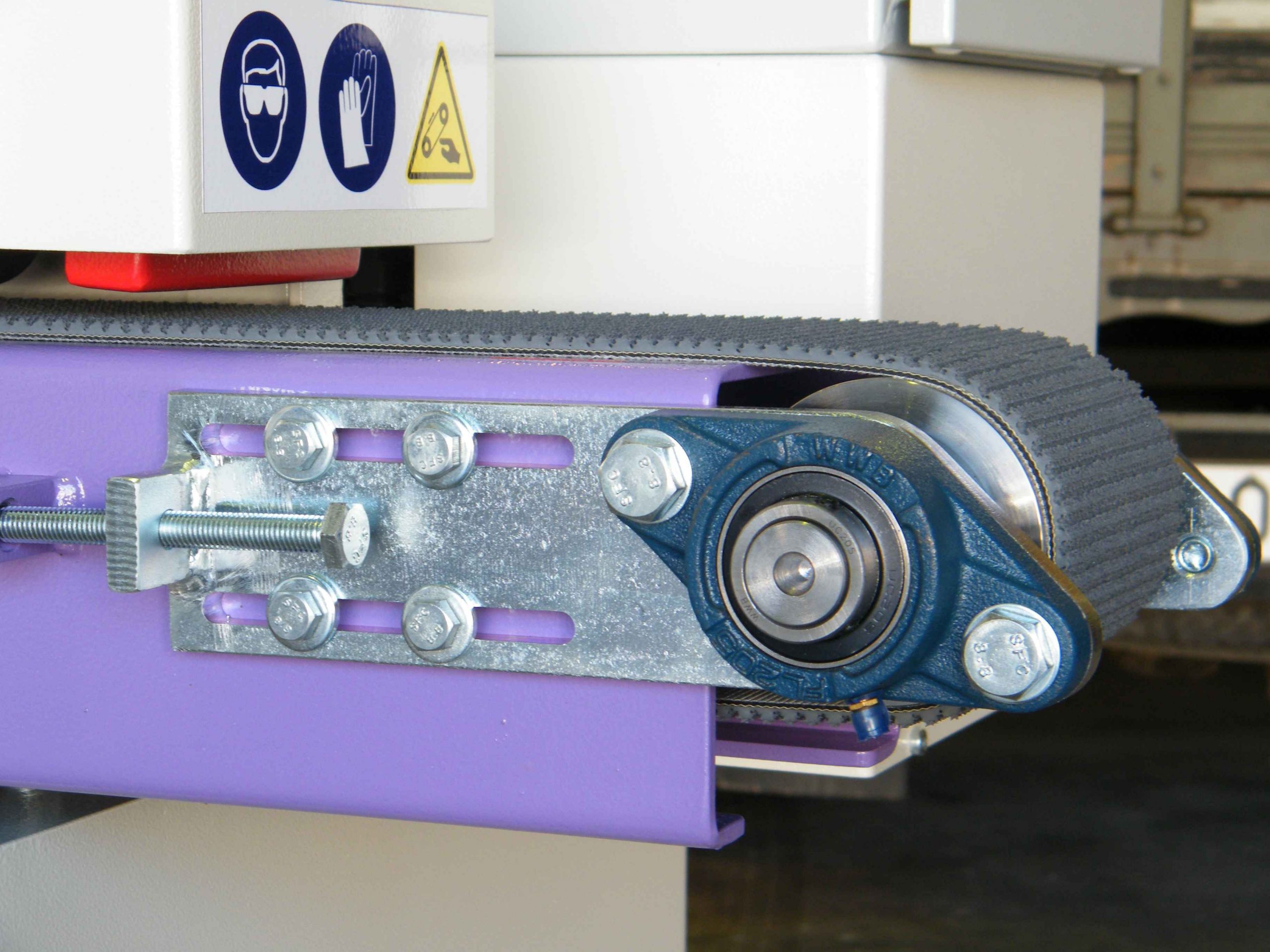 G1-FC120-Flat-Finishing-machine-conveyor-belt-tensioning_11zon-scaled